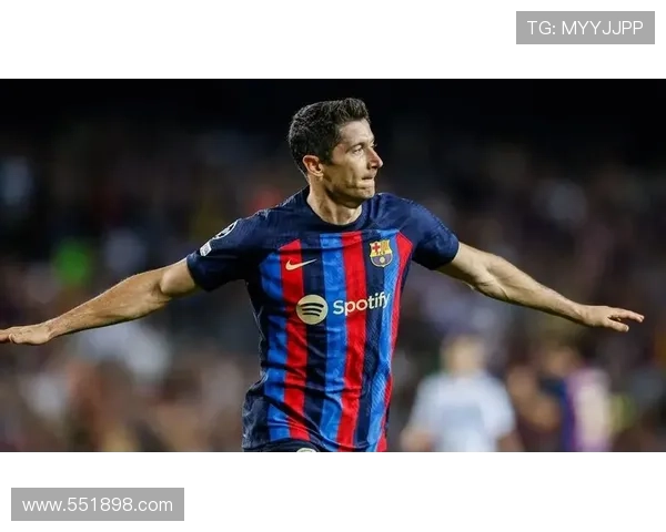 西甲豪门竞逐转会市场 莱万或加盟尤文